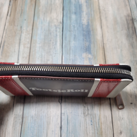 Tootsie Roll Glitter Wallet. - Picture 7 of 8